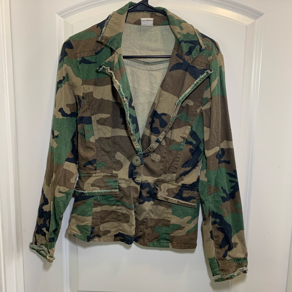 Women’s Rothco Camo Distressed Jacket - Picture 2 of 5